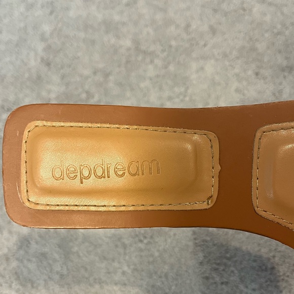 Braided caramel colored flat sandals - Picture 3 of 4